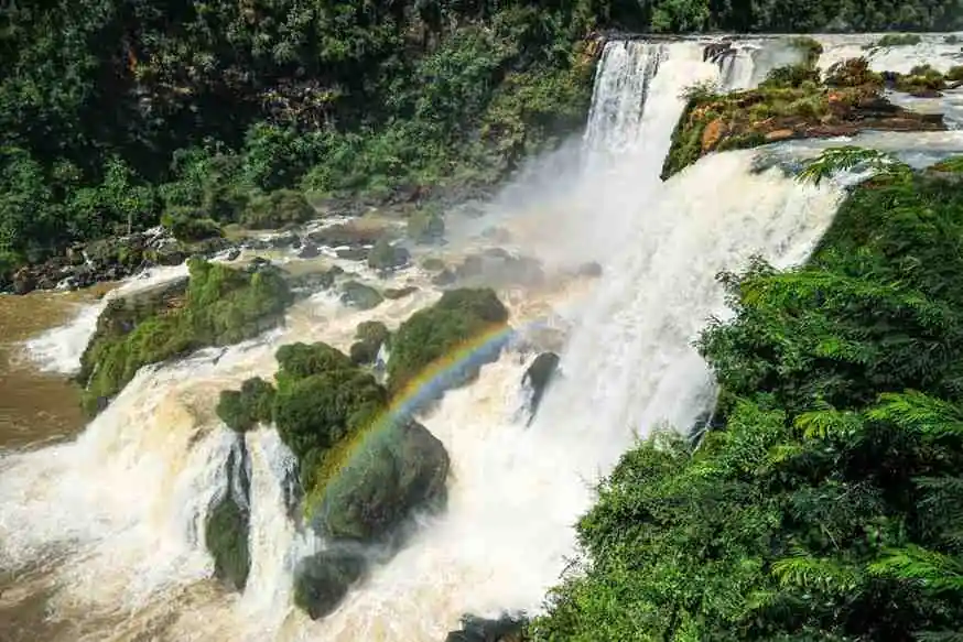 Monday Falls: How To Do A Day Trip To Paraguay